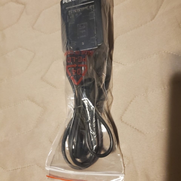 PENTAX SLR K5 DIGITAL CAMERA - Picture 4 of 16